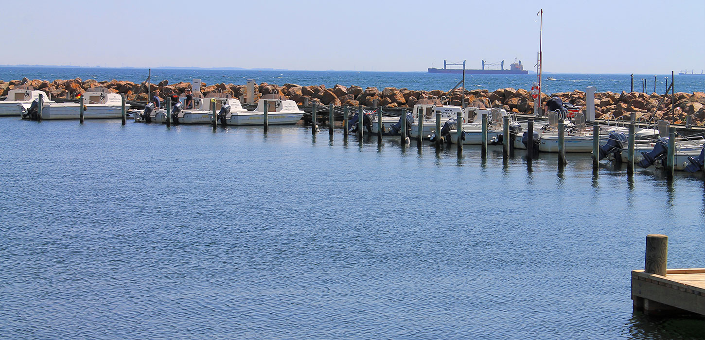  Lystbåde ved havn på Spodsbjerg Havn