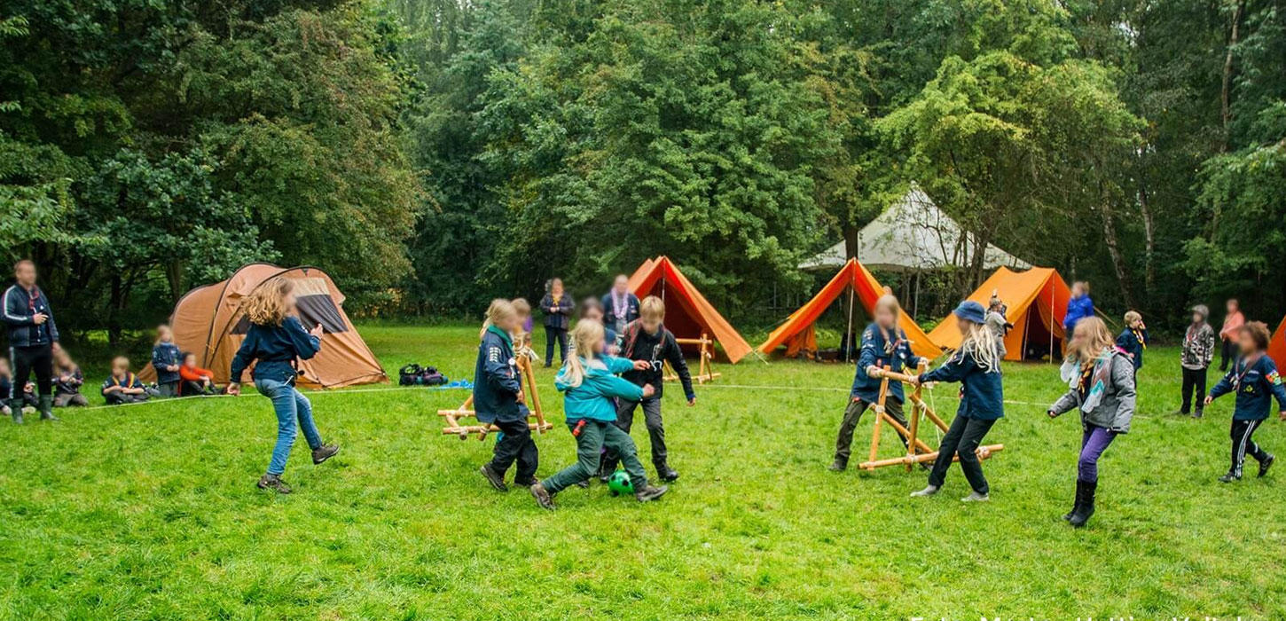 Børn på spejderlejr