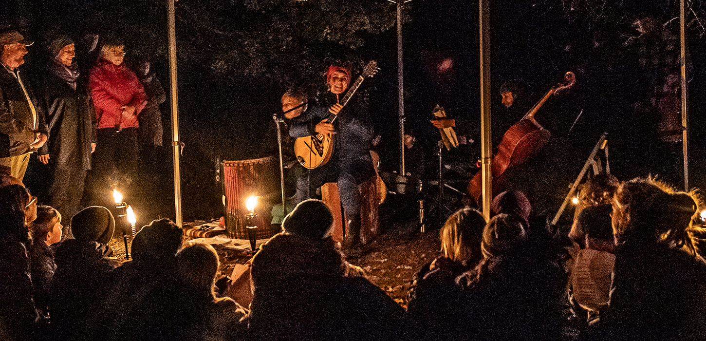 Musik og vandring i Stengade Skov til Lys i Mørket 2021