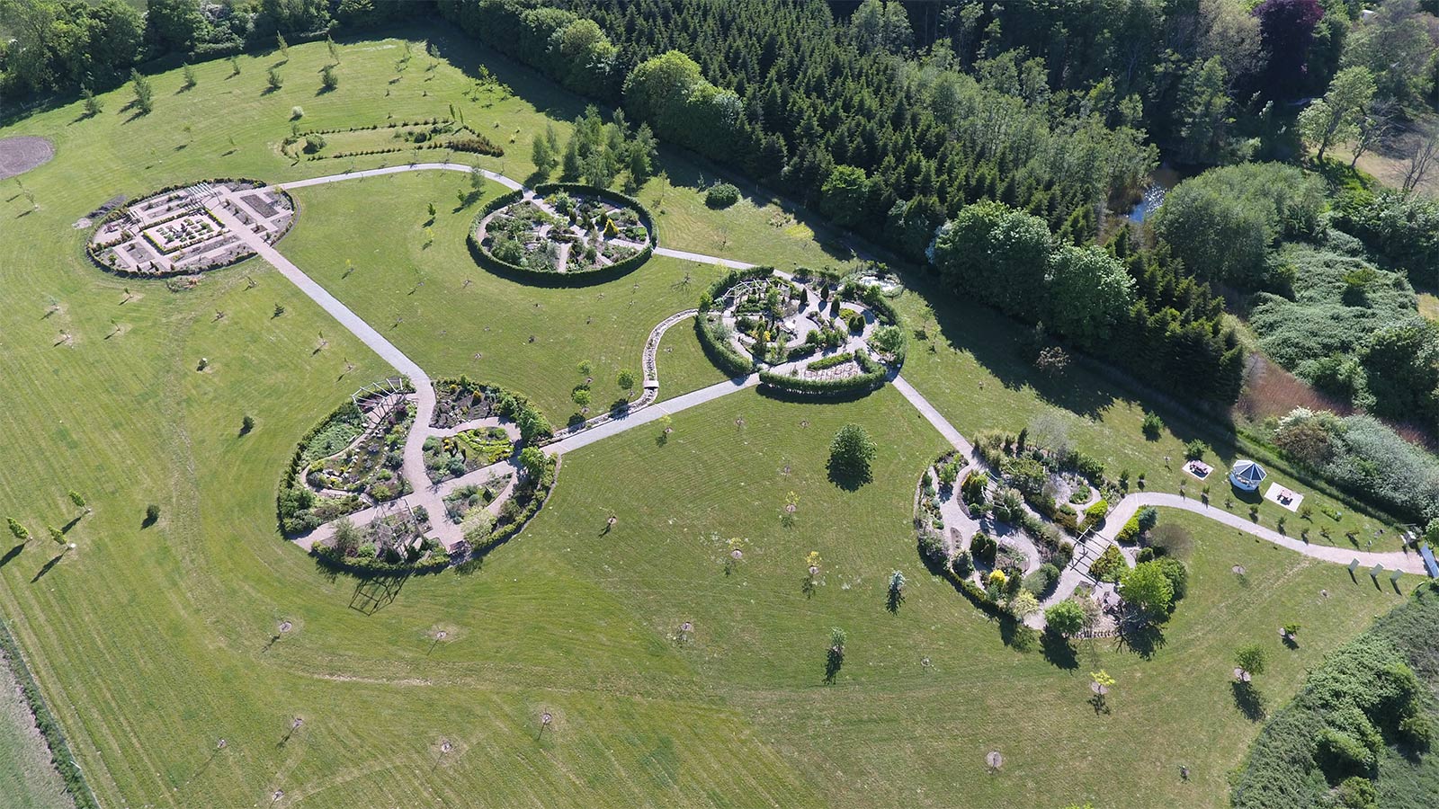 Medicinhaverne i Tranekær oplevelser for hele familien på Langeland