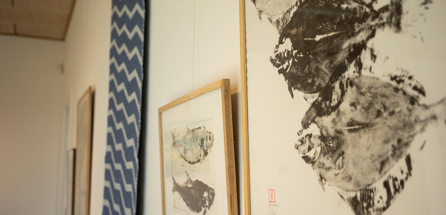 Linea Hansen trykker med fisk