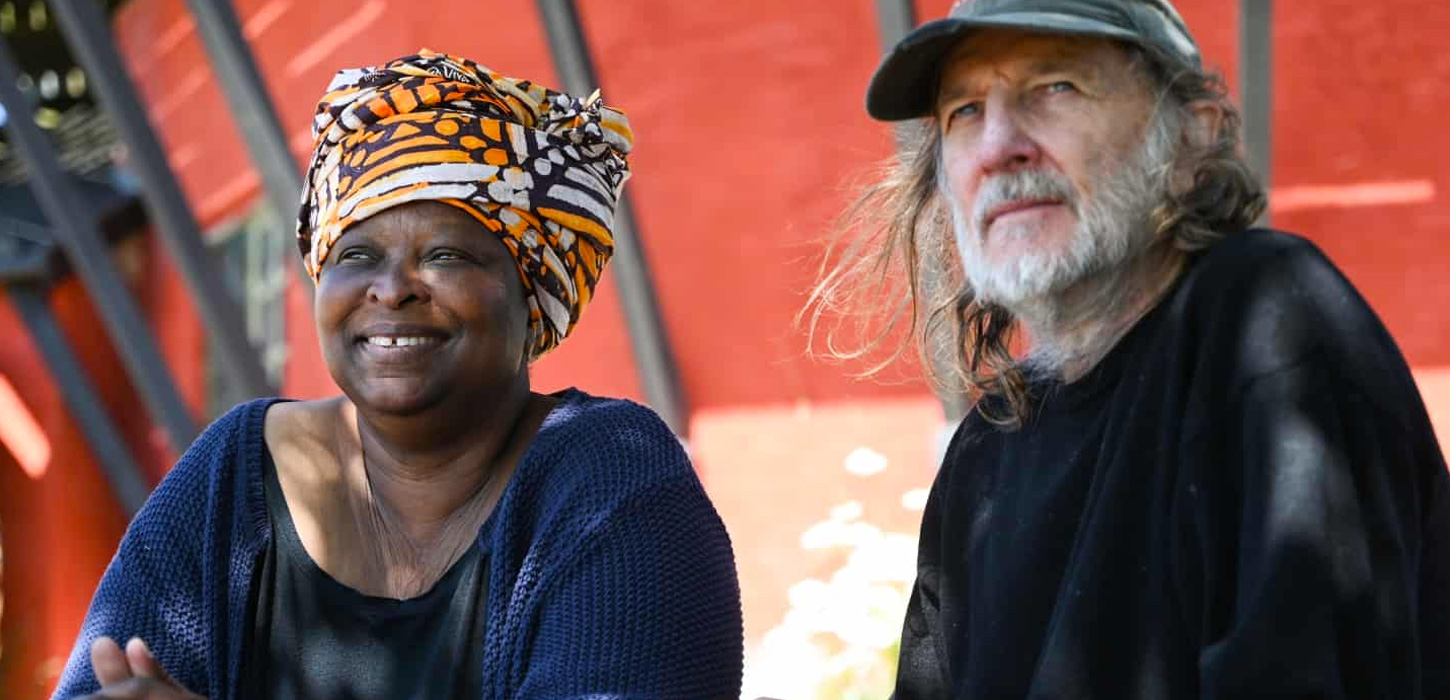 Bruce og Bev foran Lindelse Mølle