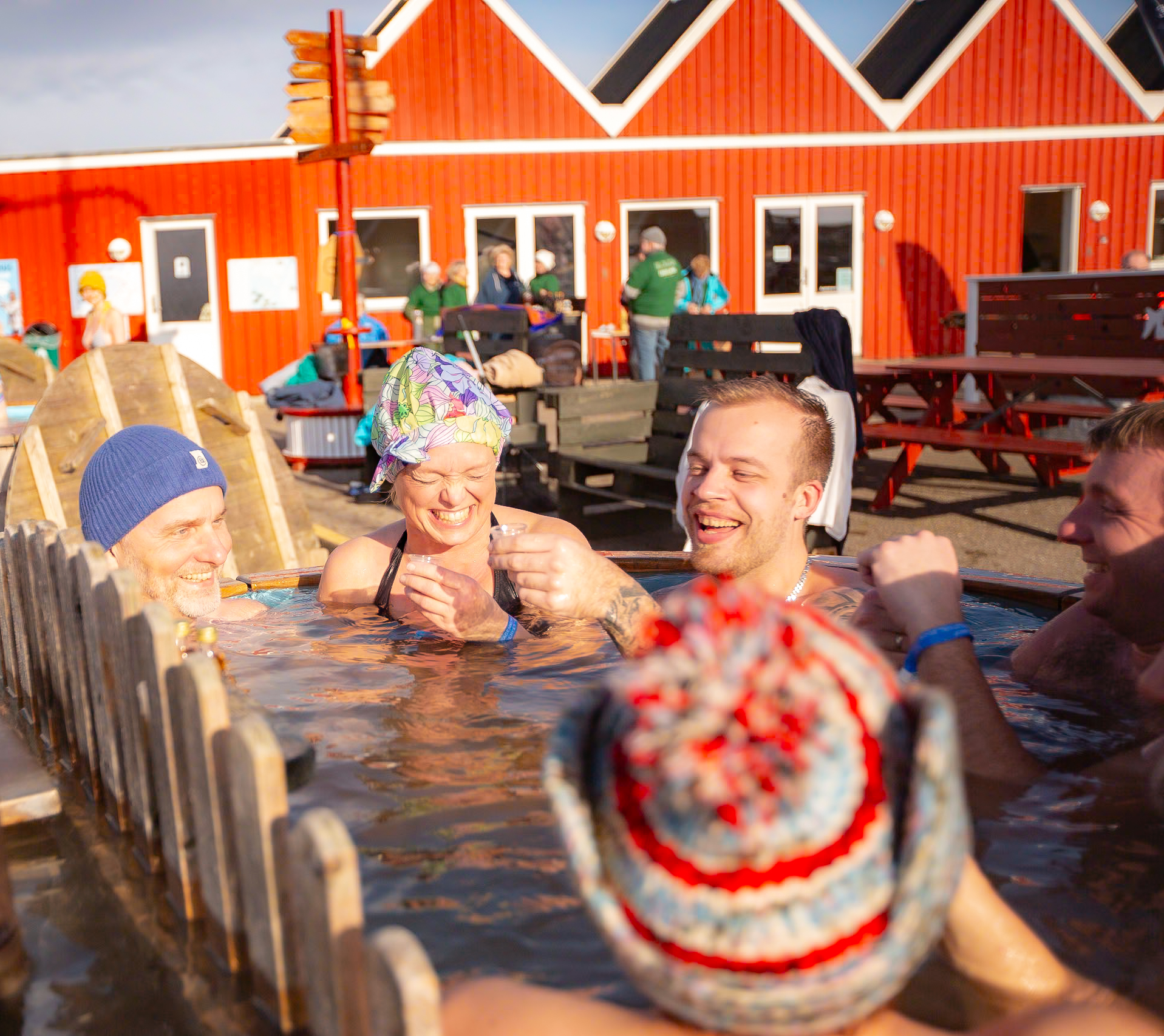 Vinterbaderfestival i Bagenkop - oplev det Langelandske fællesskab