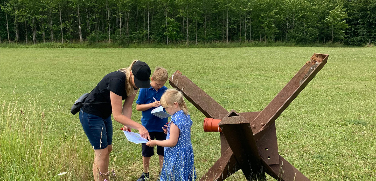 Børn på skattejagt på Langelandsfortet
