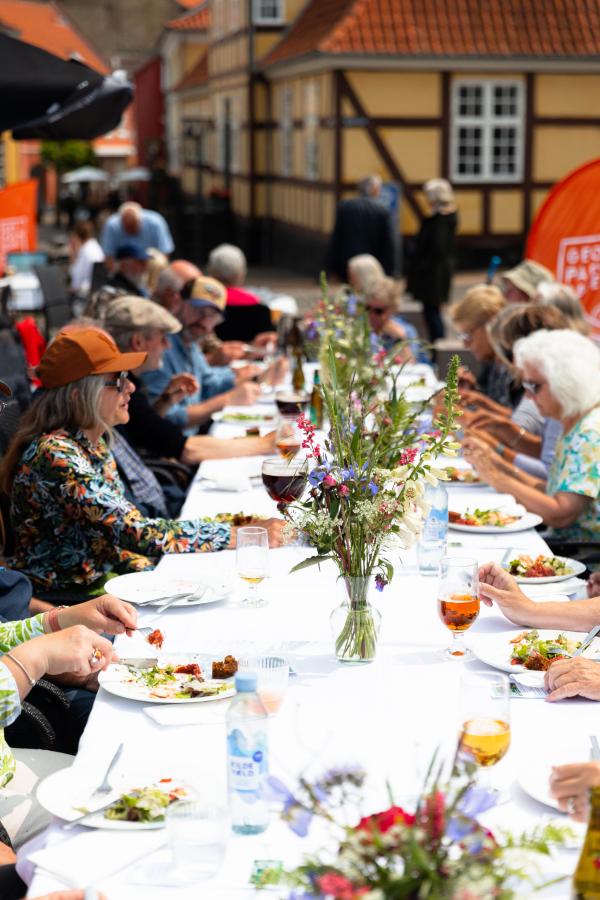 Langbordsmiddag på Torvet i Rudkøbing