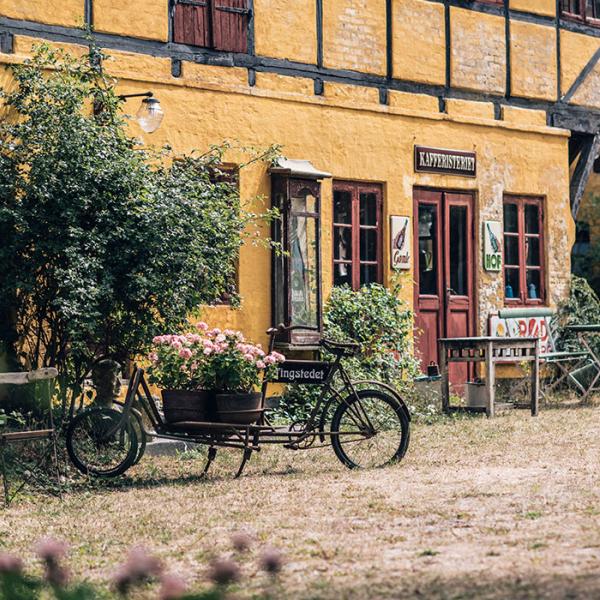 Bindingsværkshus i et gårdmiljø fra Rudkøbing