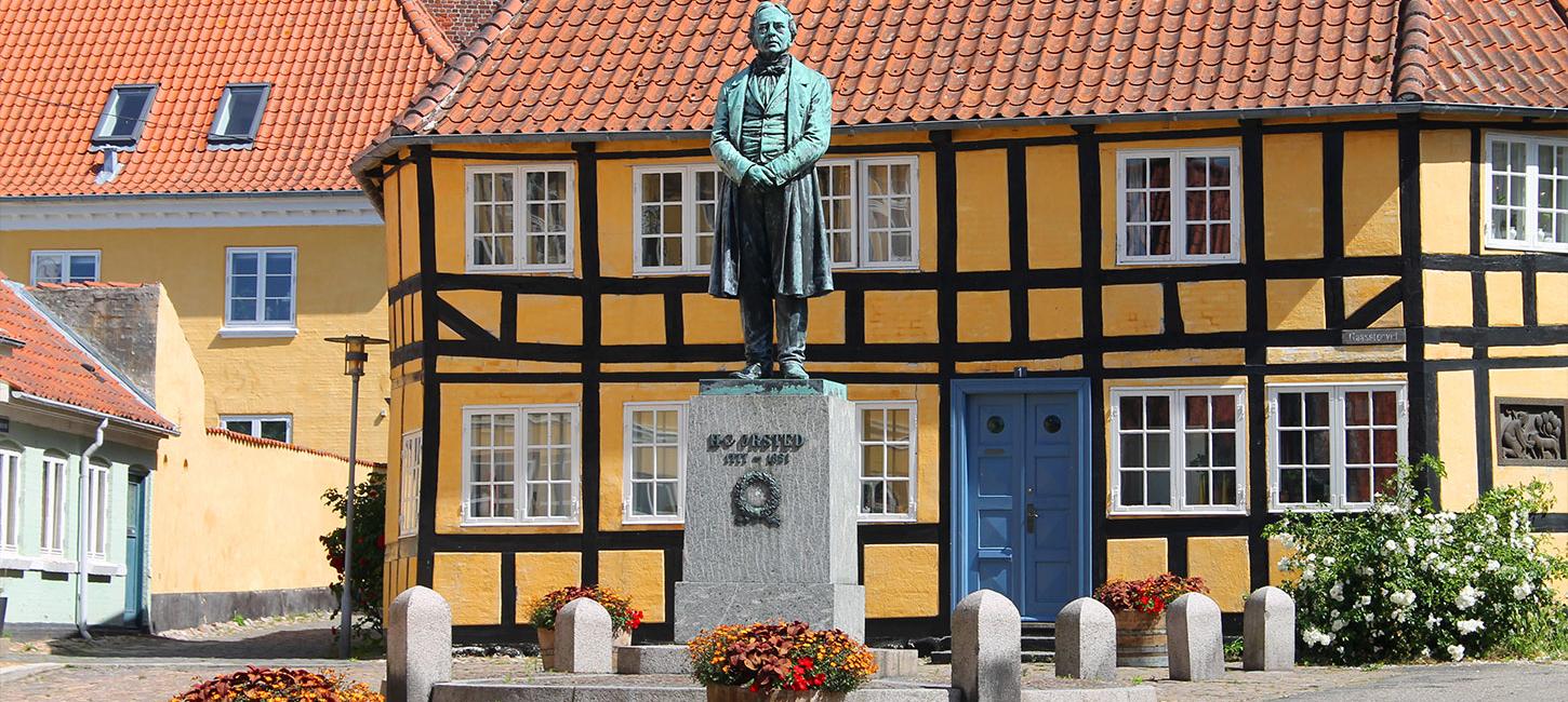 Gåsetorvet i Rudkøbing med statue af H. C. Ørsted